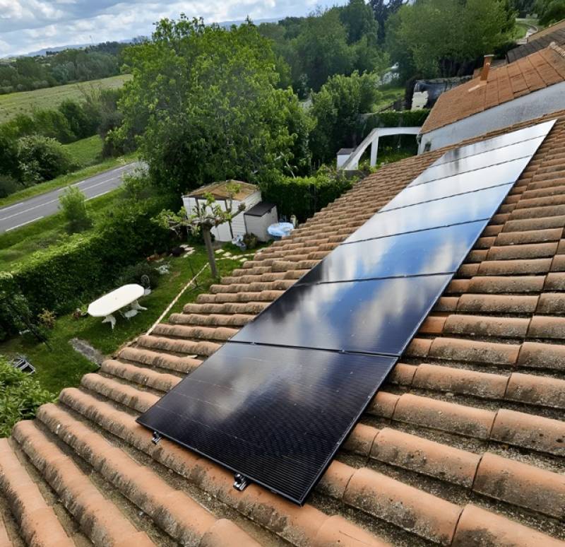Installation de panneaux solaires en autoconsommation avec batterie à Carcassonne dans l'Aude